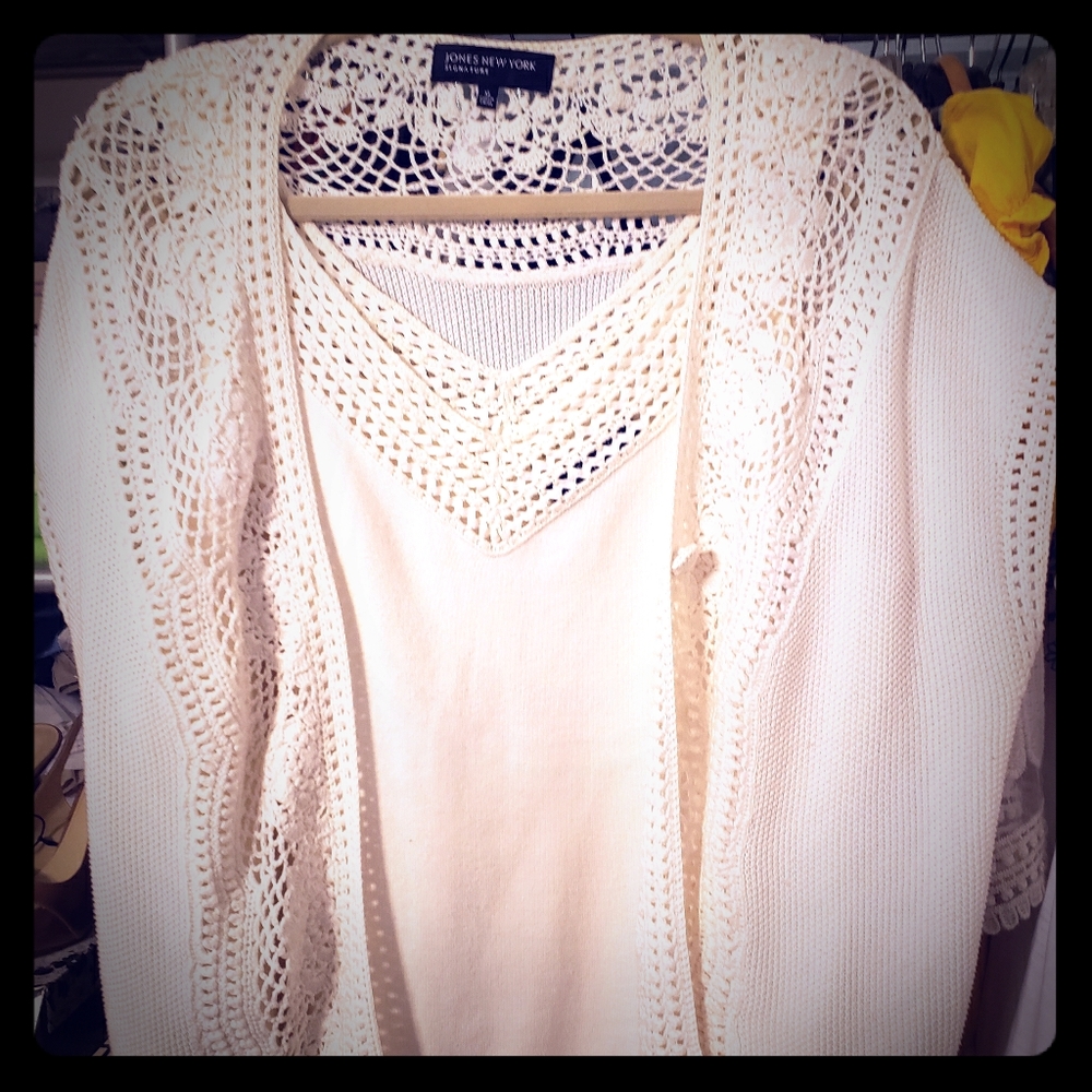 Short sleeve cream sweater set